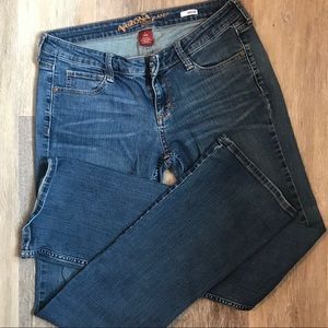Arizona size 9 long bootcut jeans